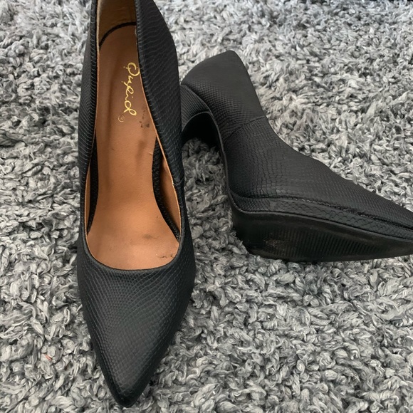 Black heels - Picture 3 of 5